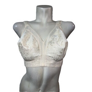 PLAYTEX 18 Hour Bra #4693 Beige Wireless Padded Shoulders Rear Closure Size 38D